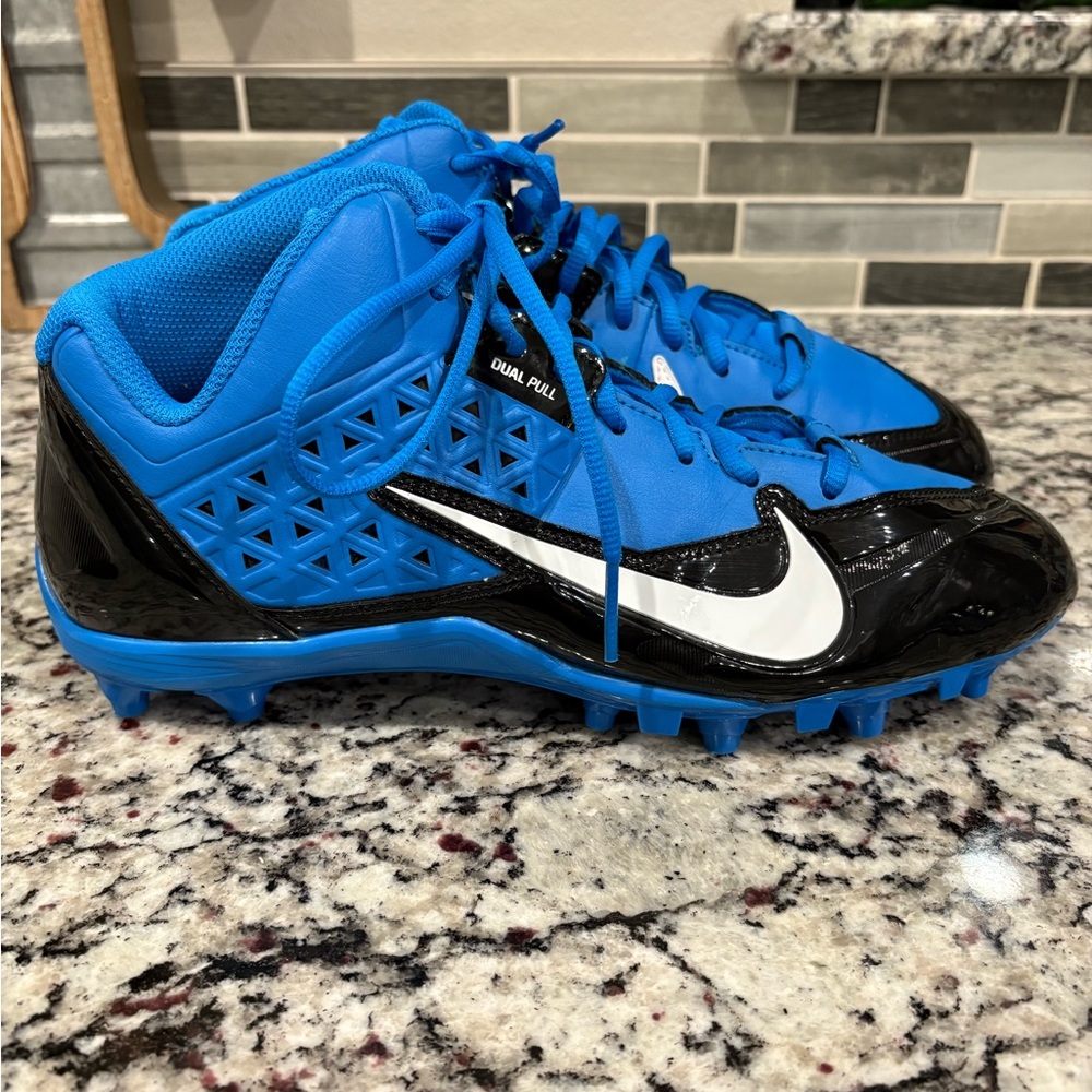 NIKE ALPHA STRIKE MEN'S FOOTBALL SIZE 10.5 EUC